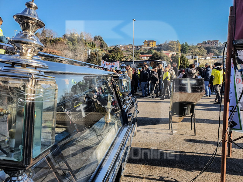 photo5821245192798319857