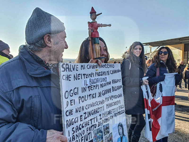 photo5821245192798319864