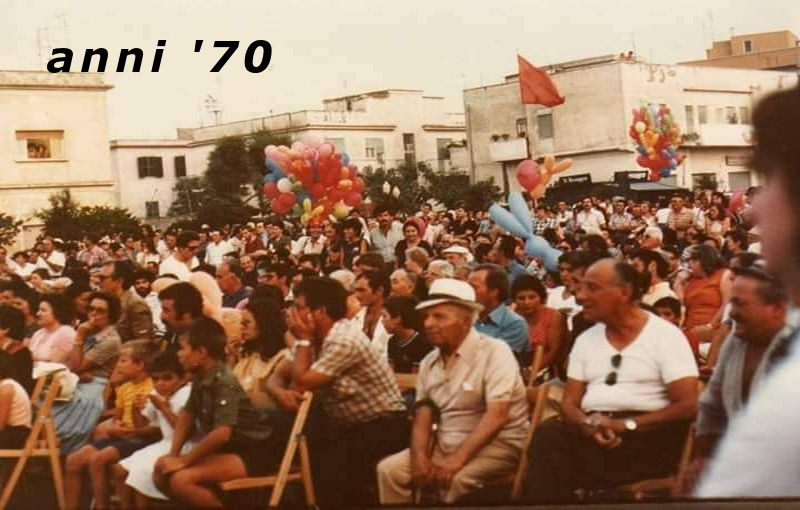 Darsena_anni_70_comizio